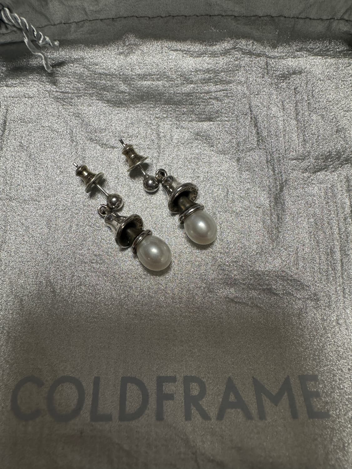 COLDFRAME 콜드프레임 담수 진주 벨 실버 귀걸이 상품이미지7