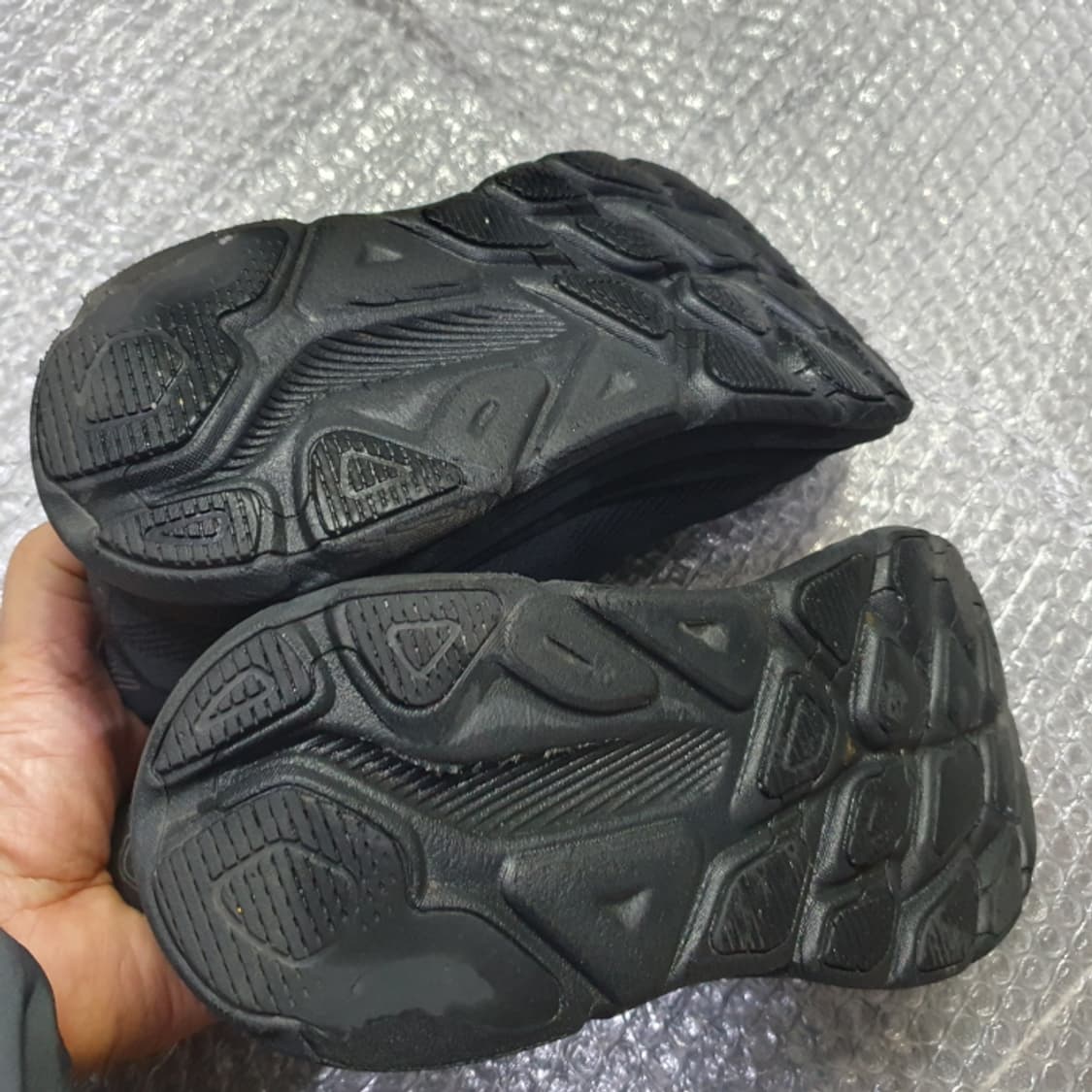 HOKA 호카 CLIFTON 고어택스 운동화(245) 상품이미지10