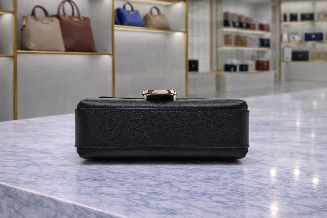 [S급] 구찌 인터로킹 미니 체인 숄더백 판매합니다!!! 상품이미지3