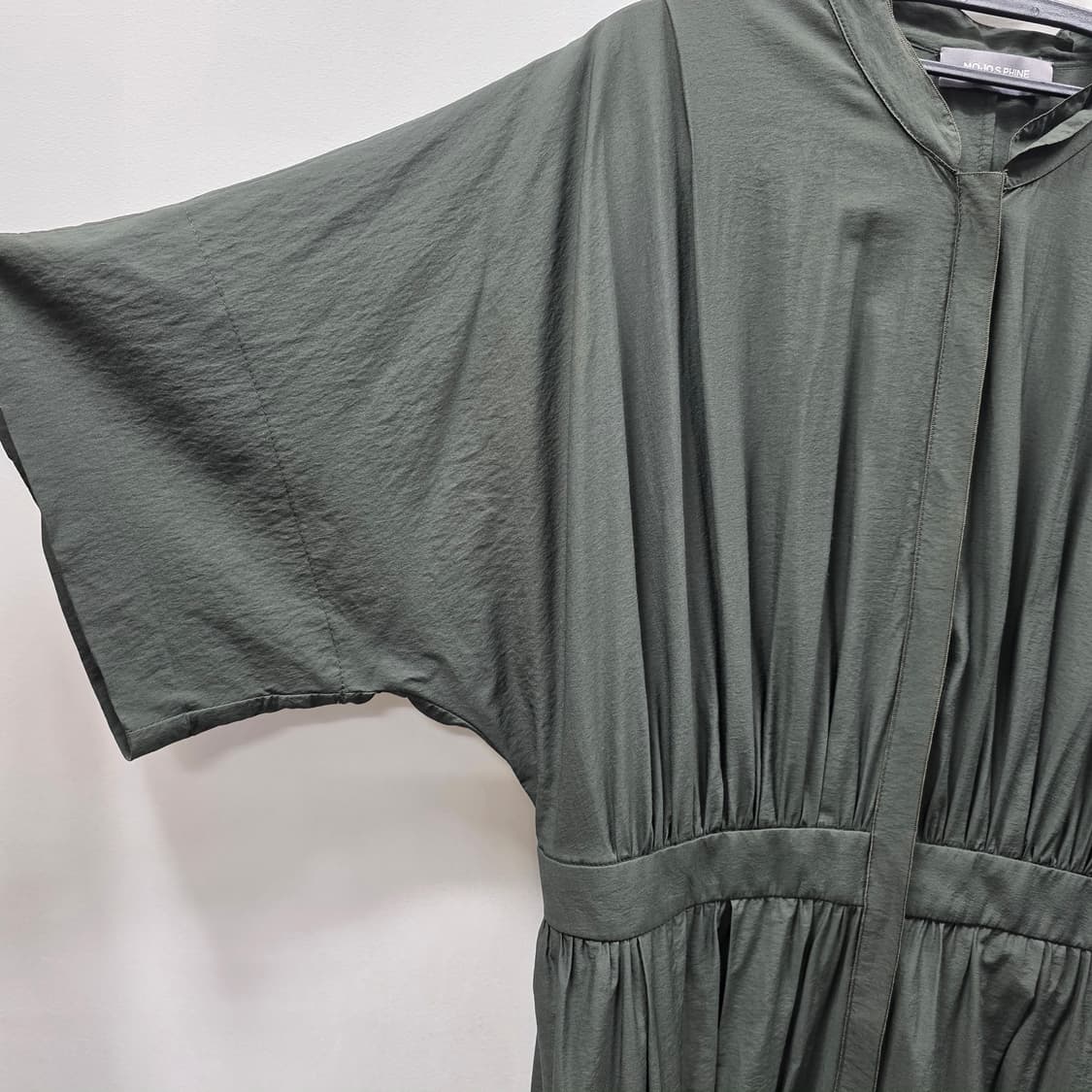 1329 MOJO.S.PHINE 카키 셔링 원피스 여성 77 루즈핏 데일 상품이미지3