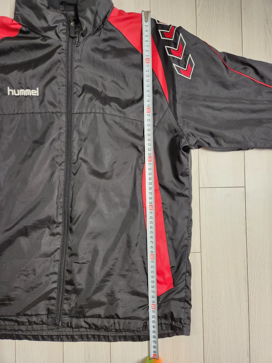 험멜 우븐집업 바람막이 사이즈m

오염없이 깨끗한데 소매 늘어남있어서 싸 상품이미지8