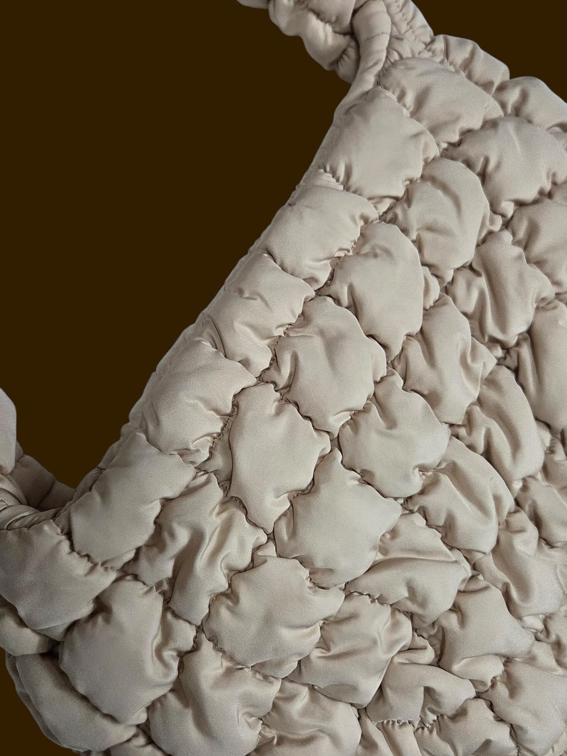 코스 베이지 퀄팅 패딩 숄더백 상품이미지3