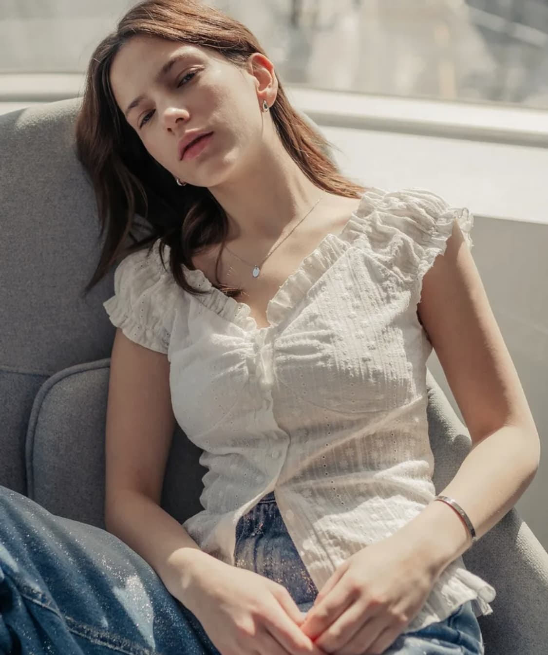 새상품)) 웨이브 셔링 퍼프 블라우스 플라워 화이트 상품이미지1