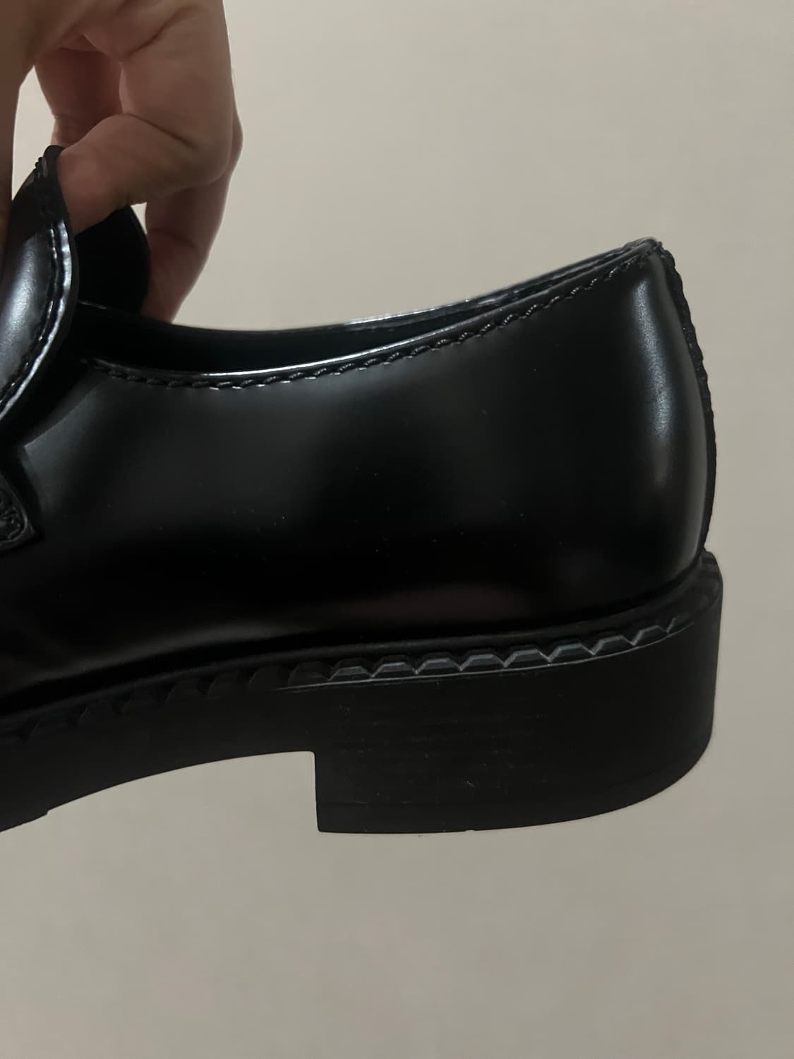 (정품) 프라다 삼각로고 남자로퍼 270 상품이미지3