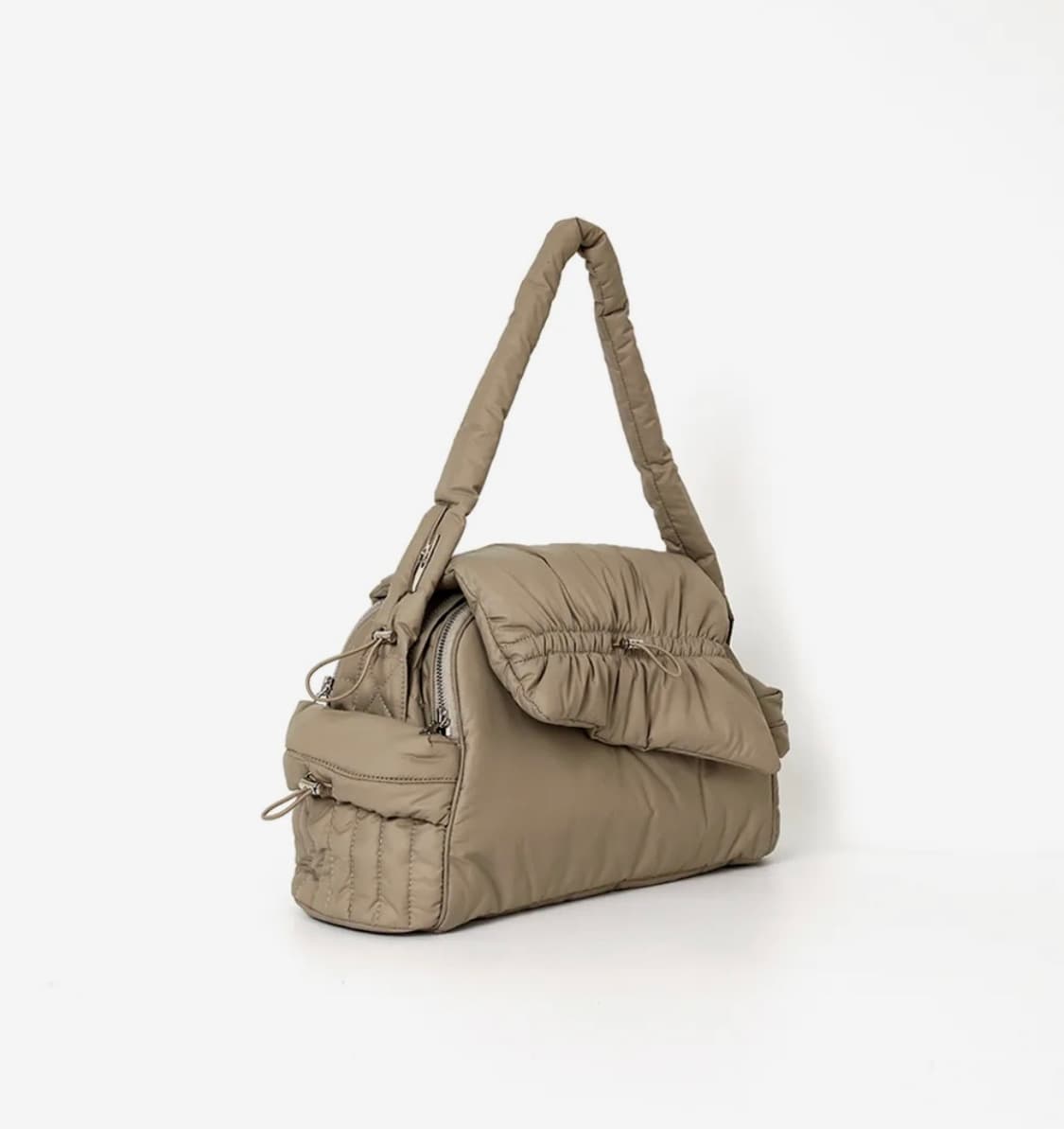 와이이이엘 SHIRRING SHOULDER PADDED BAG BEIGE 상품이미지2