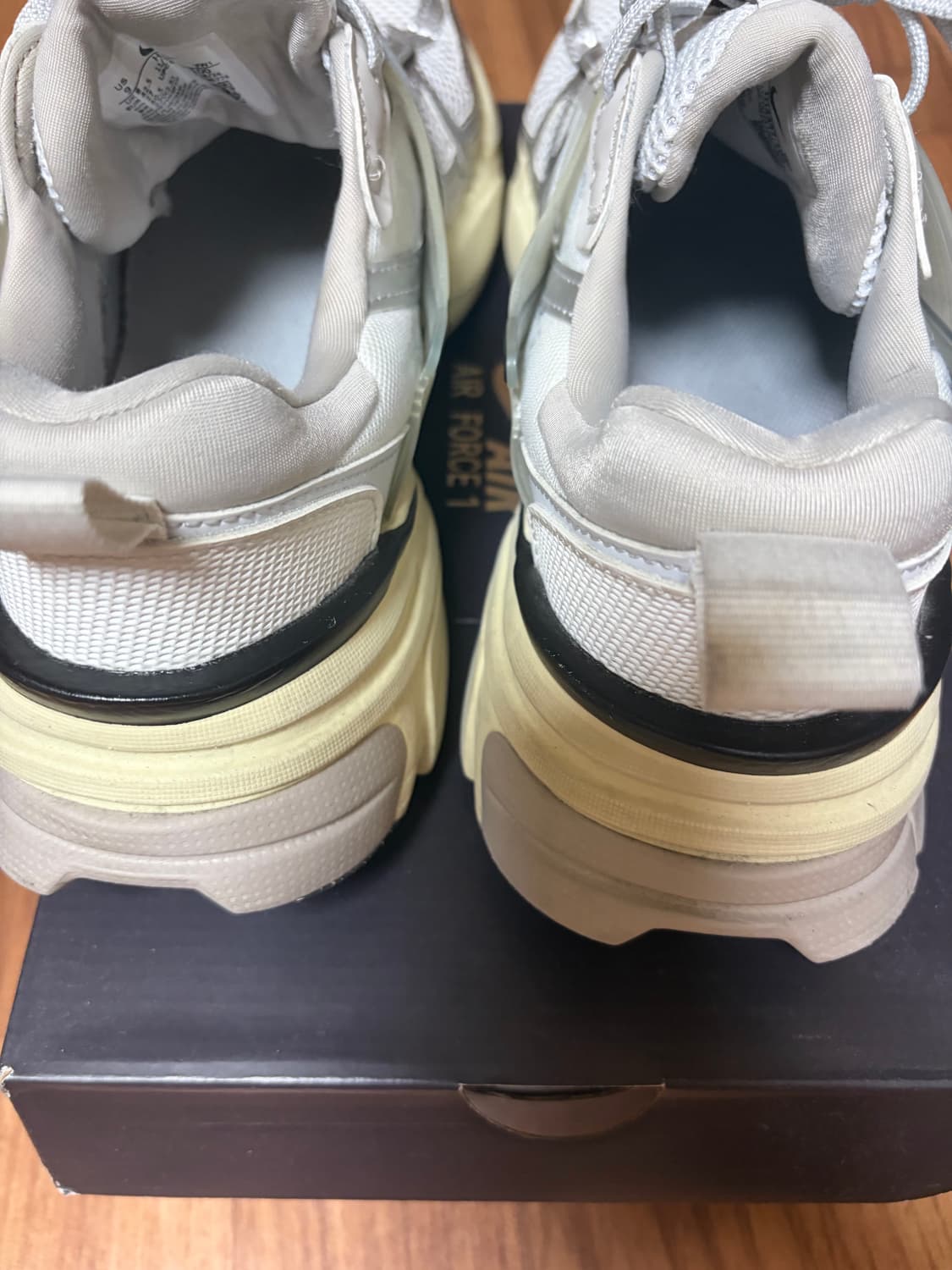 나이키 v2k런 270 상품이미지3