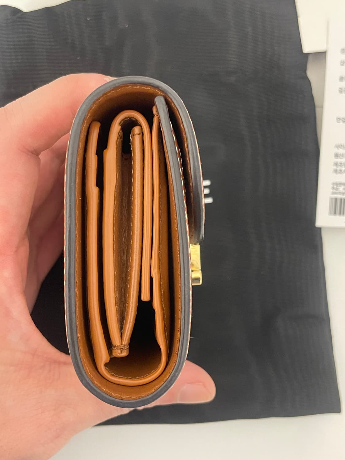 셀린느 트리옹프 3단 반지갑 상품이미지4