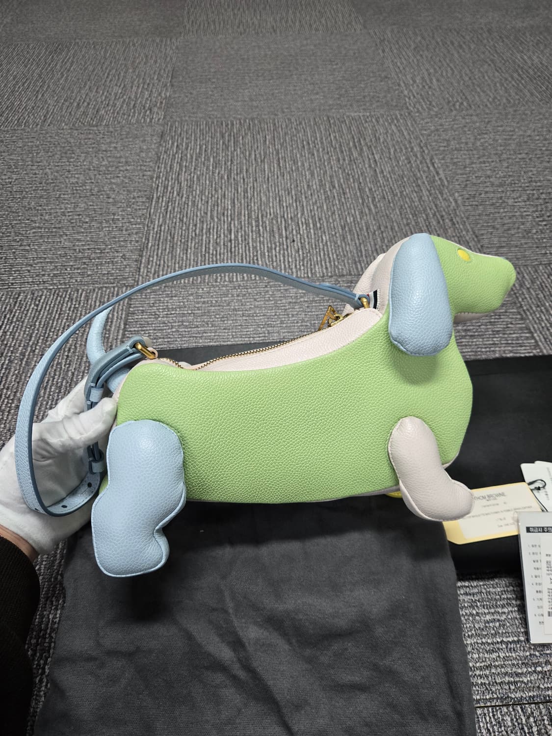 [특가][정품] 톰브라운 투톤 헥터백 상품이미지4