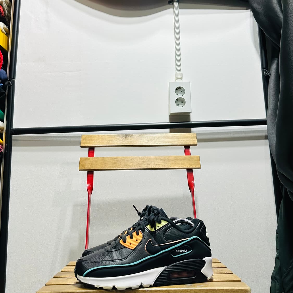 250) 나이키 운동화 남녀공용 신발 에어맥스 90 블랙 형광 GS 상품이미지3