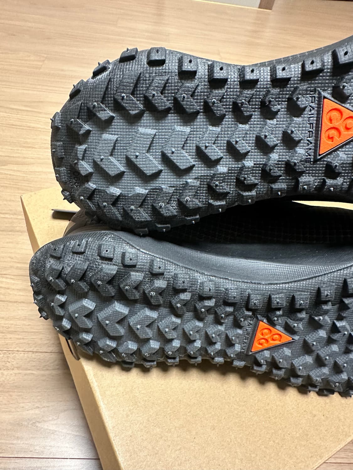 나이키 ACG 마운틴 플라이 고어텍스 블랙 앤 다크 그레이 290 상품이미지6