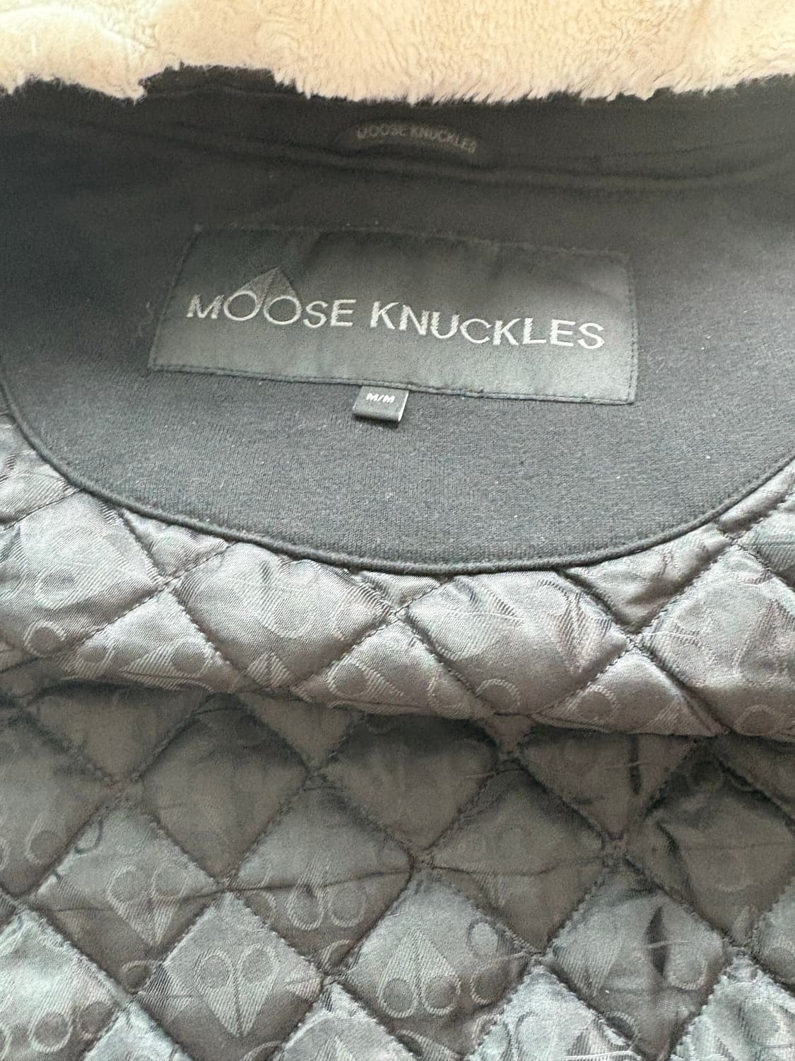 무스너클 버니스웨터 판매합니다 상품이미지3