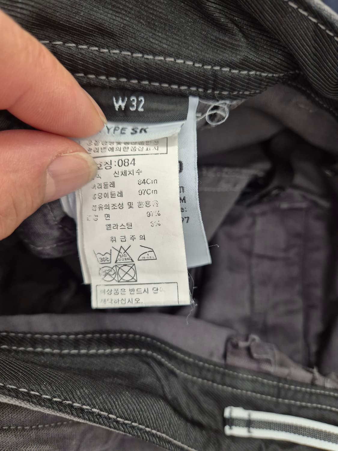 스톤아일랜드 카고바지 W32 사이즈입니다
 상품이미지6
