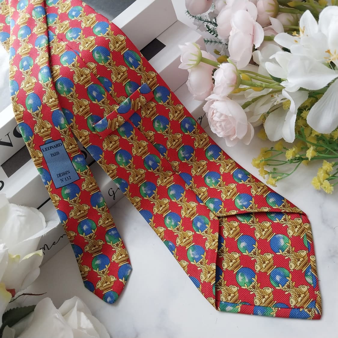 레오나드 실크 레드 오브젝트 패턴 넥타이 9.6cm A+등급 K1260
 상품이미지3