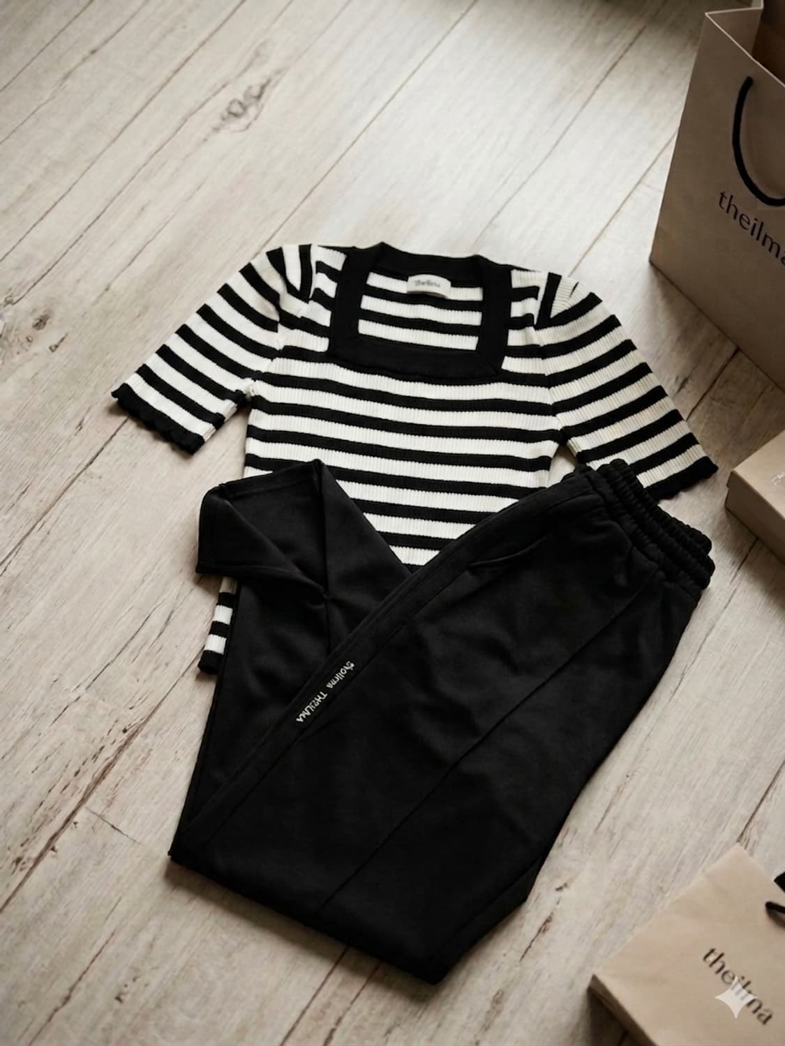 더일마(theilma) 핀턱 슬릿 트레이닝 팬츠 (Free) 상품이미지1