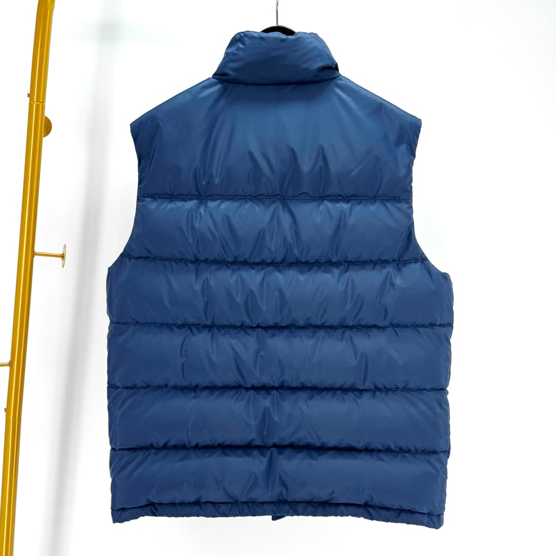 [54사이즈] 프라다 삼각로고 조끼 패딩 베스트 (SGJ191) 상품이미지5