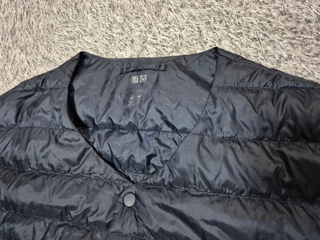 유니클로 남성 경량 다운 패딩조끼 네이비 L 상품이미지2