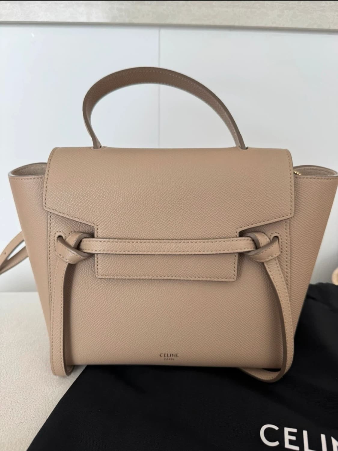 셀린느 벨트백 나노 라이트토프 상품이미지1