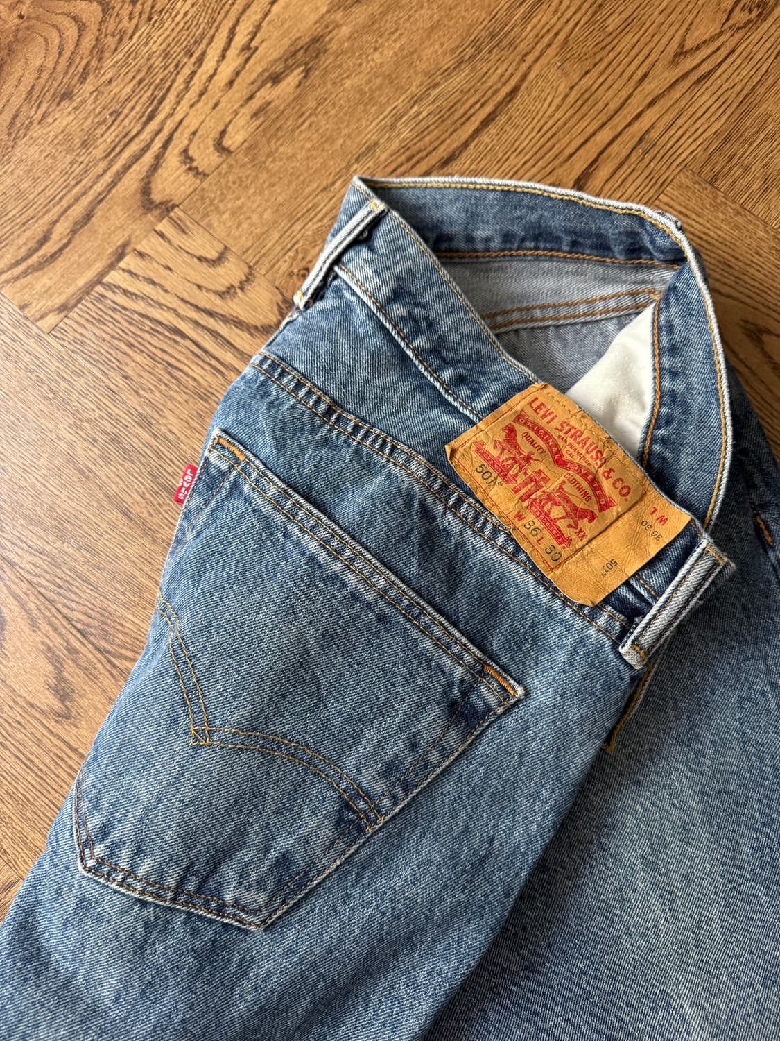 [36]리바이스 501 미디엄블루 워싱 스트레이트 데님 팬츠 상품이미지4
