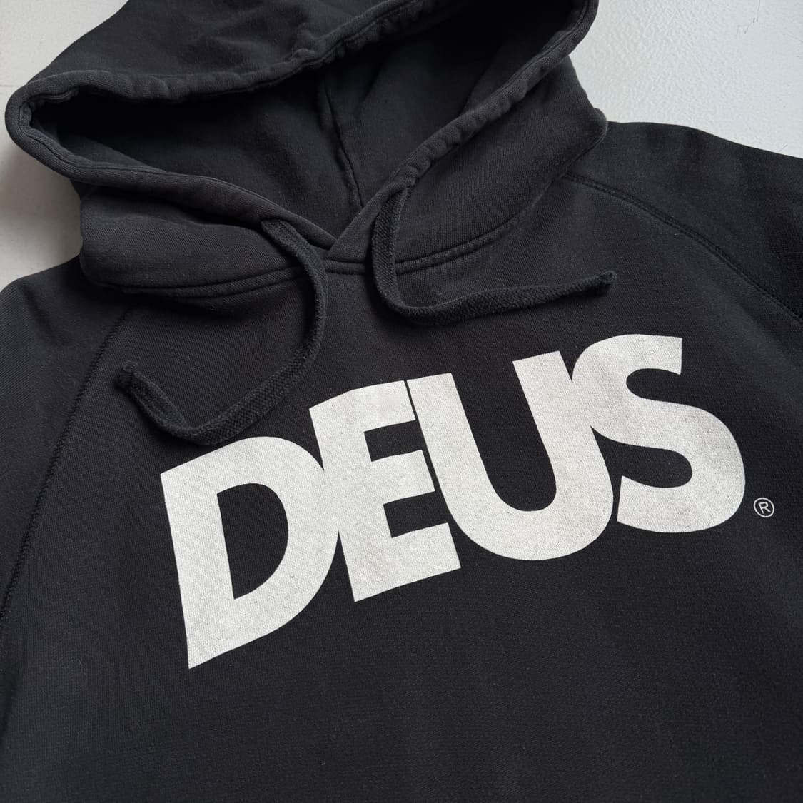 데우스 엑스마키나 페이딩 후드티 블랙  상품이미지3
