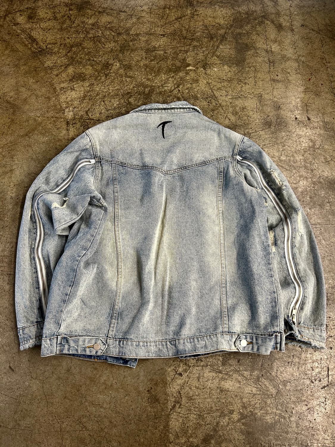 Zipper Damaged Denim Jacket 상품이미지1