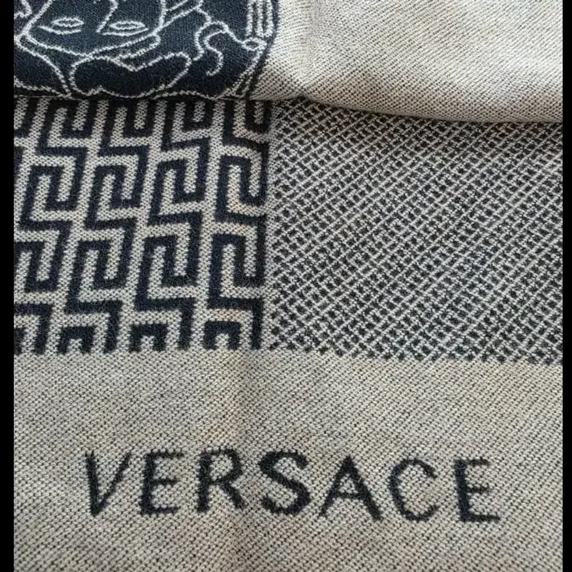 베르사체 메두사 올 머플러 상품이미지5