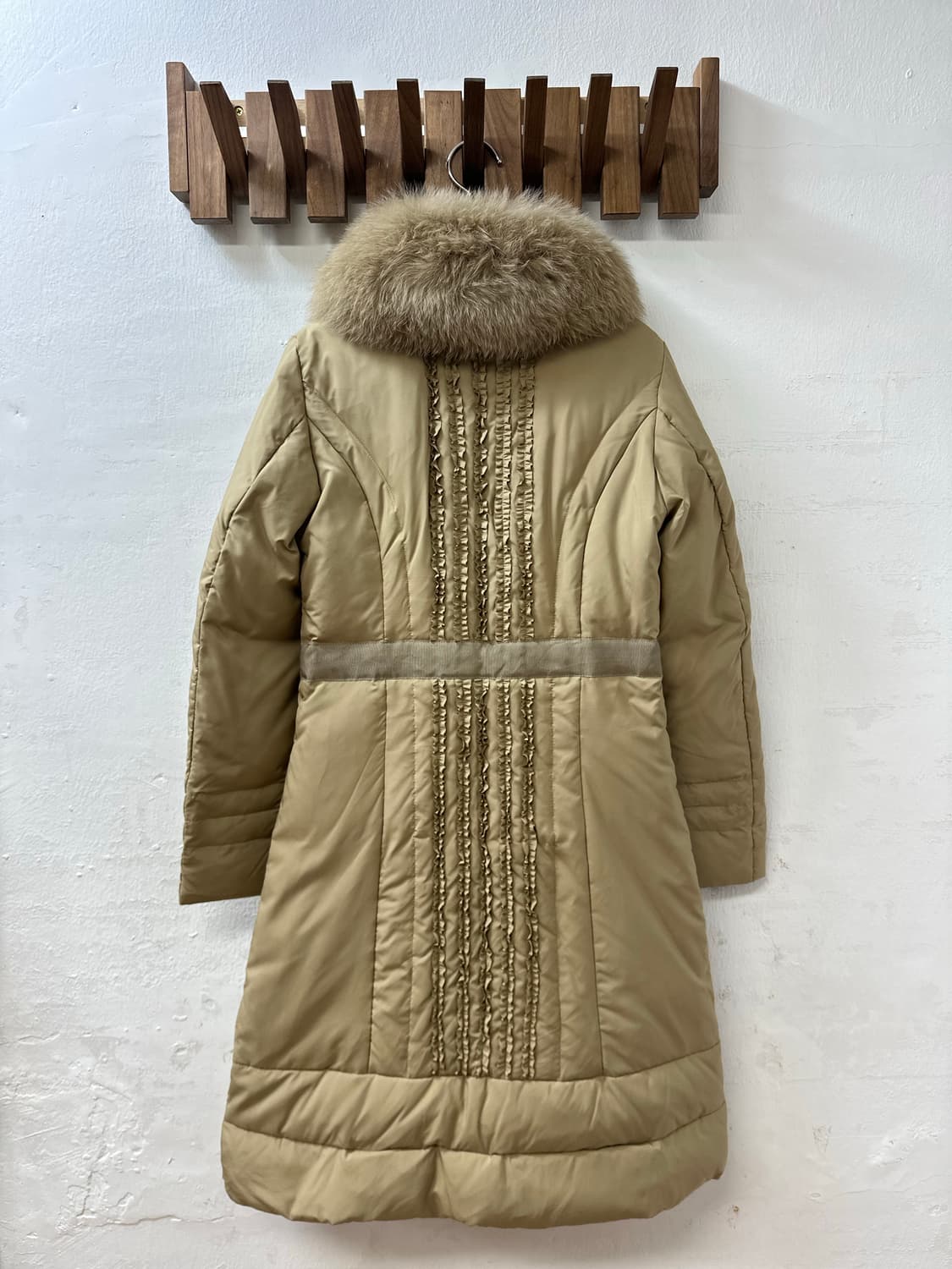 일본빈티지 베이지 퍼 카라 셔링 러플 디테일 롱 패딩 코트 상품이미지4