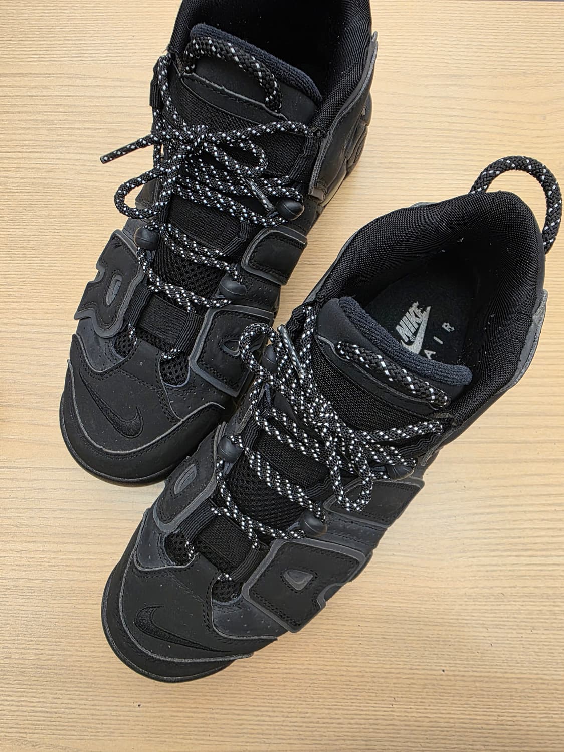 나이키 에어 업템포 트리플 블랙 275 상품이미지2