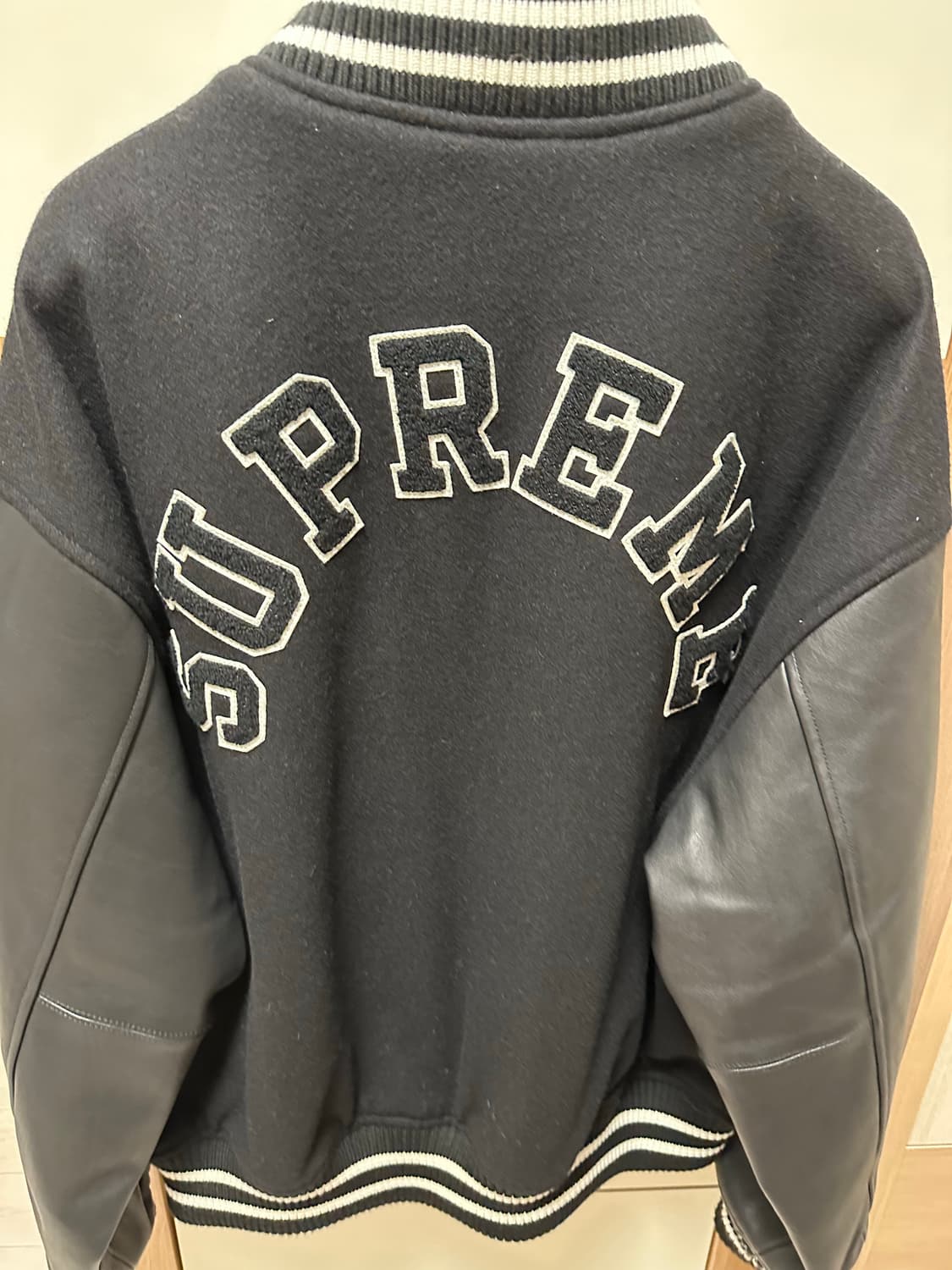 슈프림 23fw 타이거 바시티자켓 블랙 사이즈 L 라지 팝니다 상품이미지5