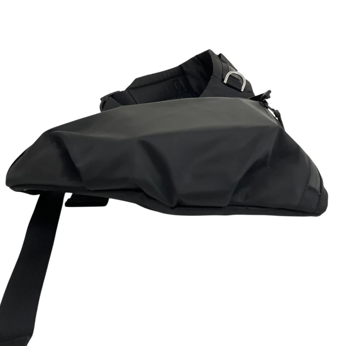 SUBLATIONS TRIANGLE SLING BAG S. 12 상품이미지3