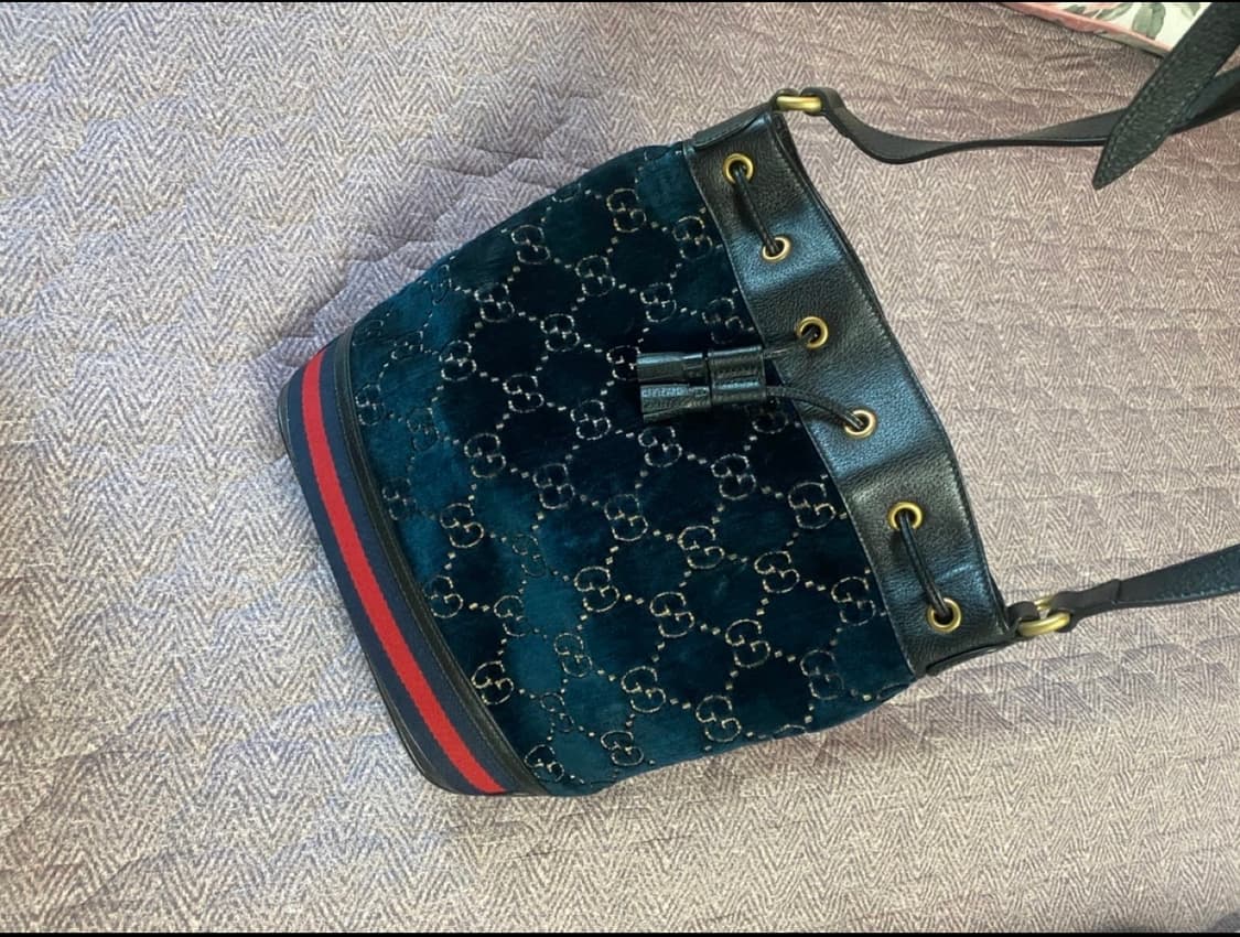 구찌 GG 벨벳 버킷백 네이비 상품이미지5