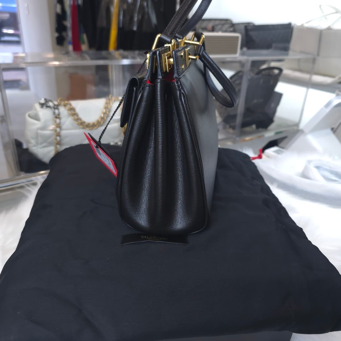 [중고/정품] 발렌티노 카프스킨 알코브 락스터드백 미디엄 상품이미지4