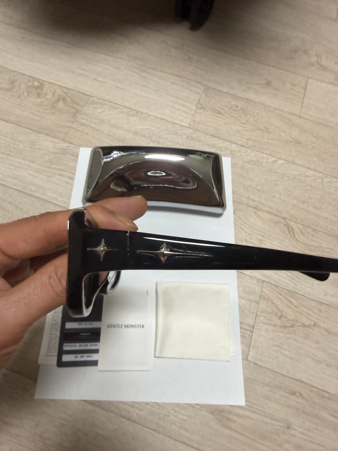 젠틀몬스터 RNA(01)GR 팝니다. 상품이미지2