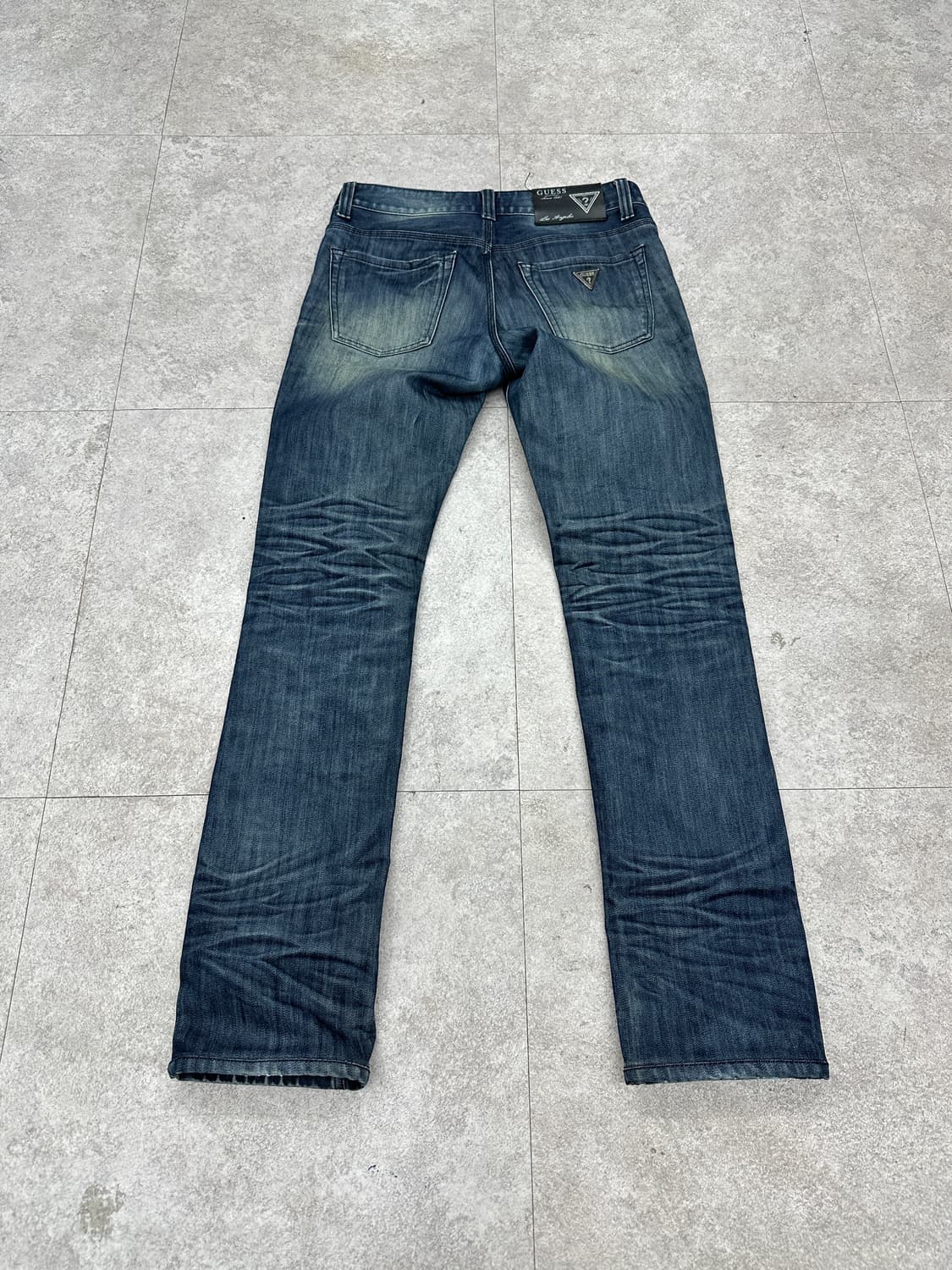 Guess 주름 가공 워싱진 상품이미지3