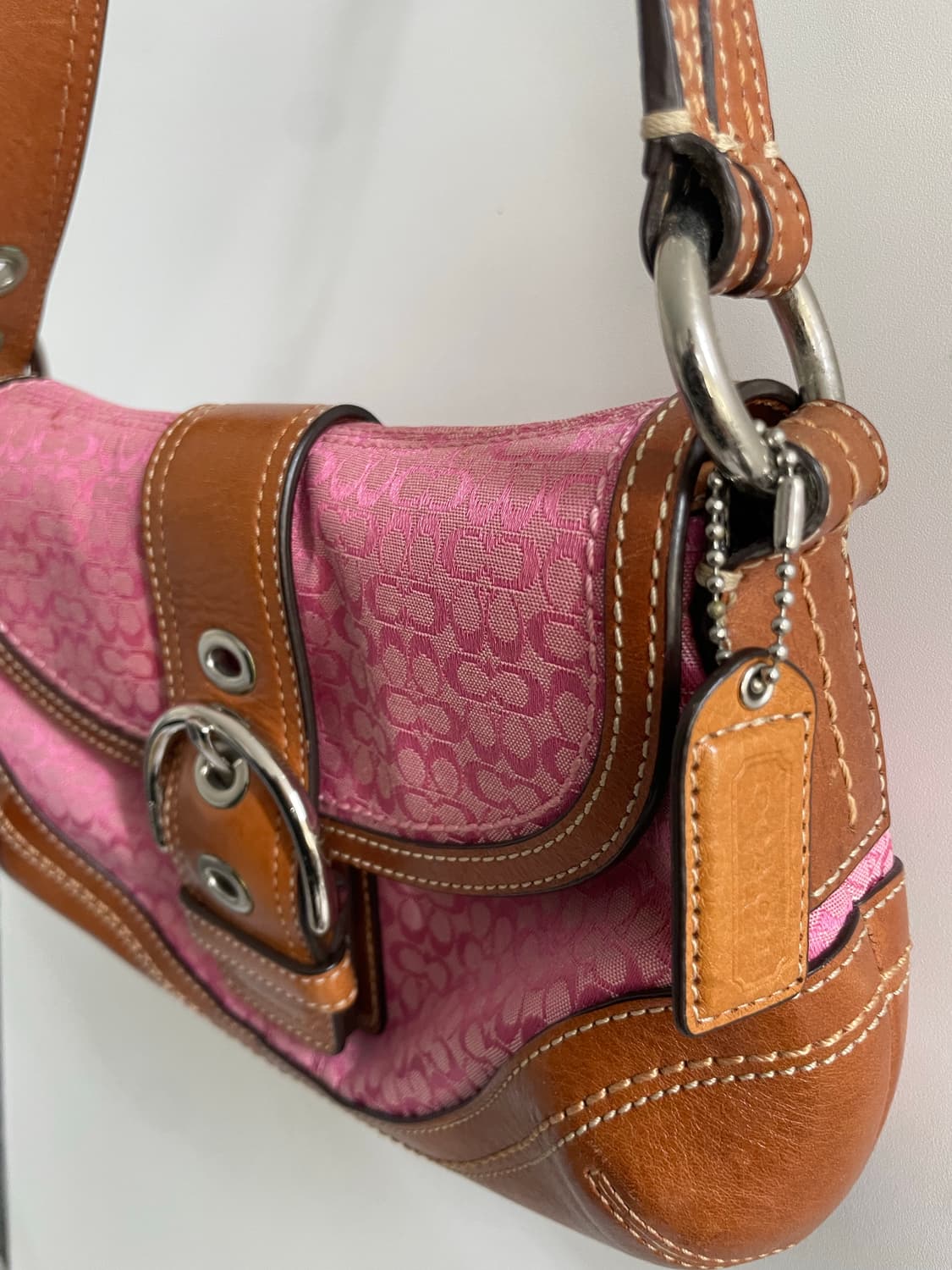 코치 시그니처 핑크 호보백 상품이미지4