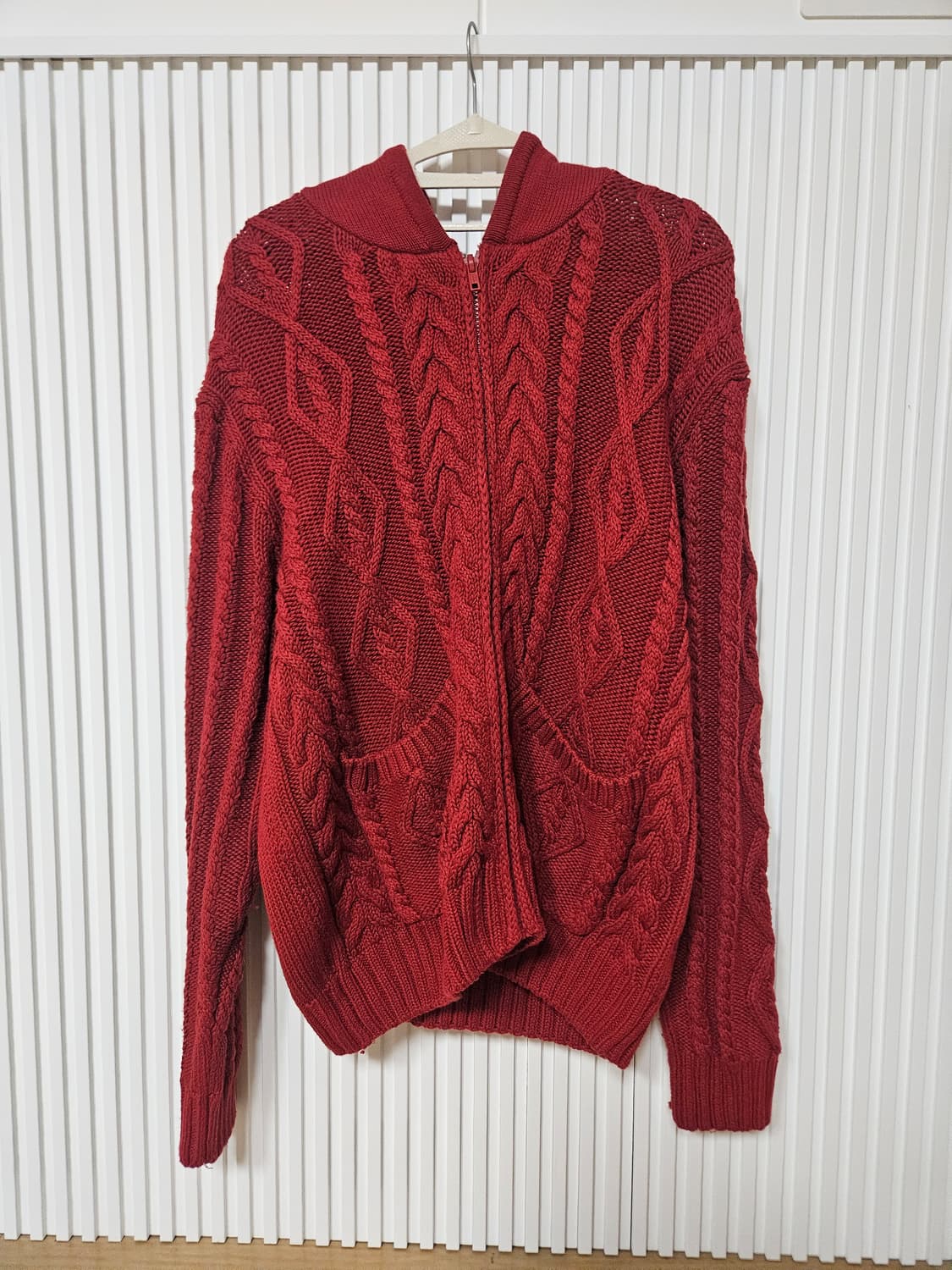 브랜디멜빌 레드 컬러 꽈배기 니트 집업 상품이미지4