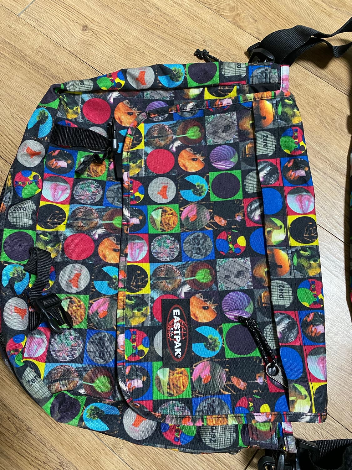 이스트팩 크로스백 상품이미지2