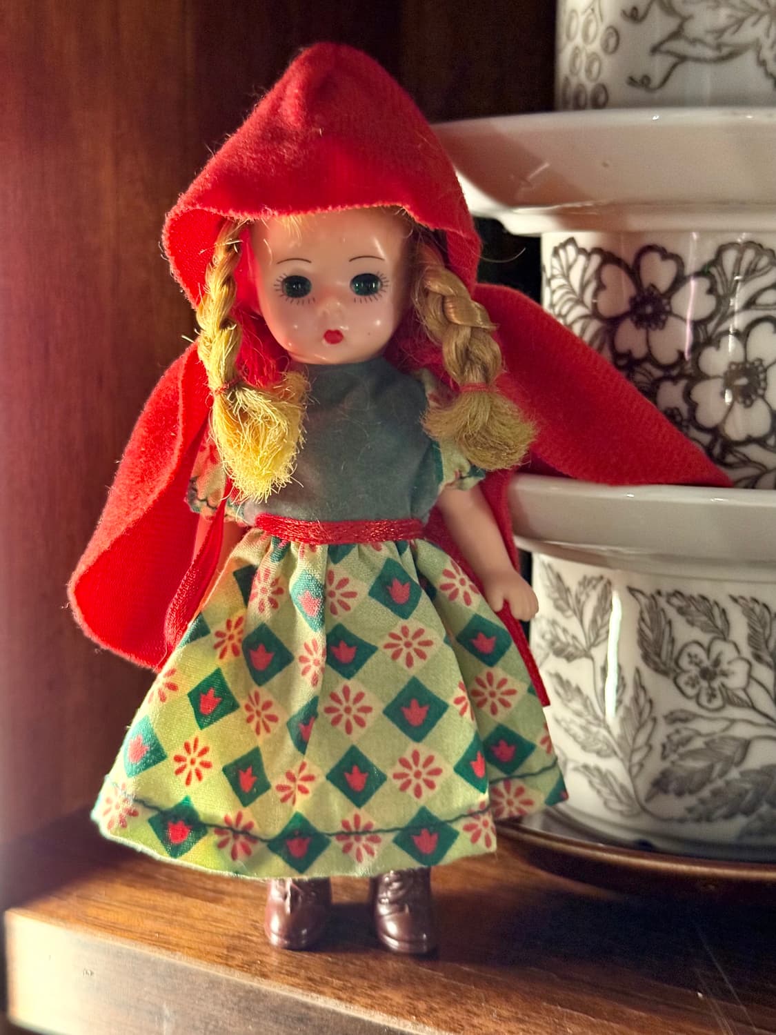 맥마담 빈티지 빨간 망토 인형 상품이미지1