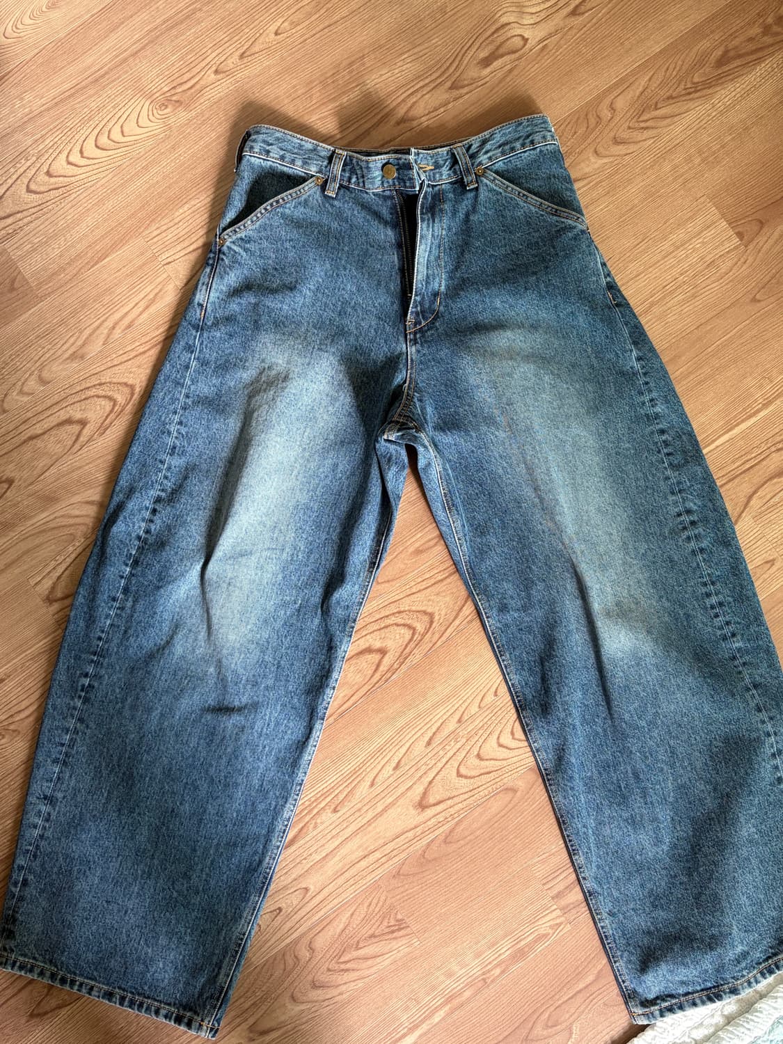 [3] 해칭룸 와이드 커브진 워시드 블루 상품이미지1