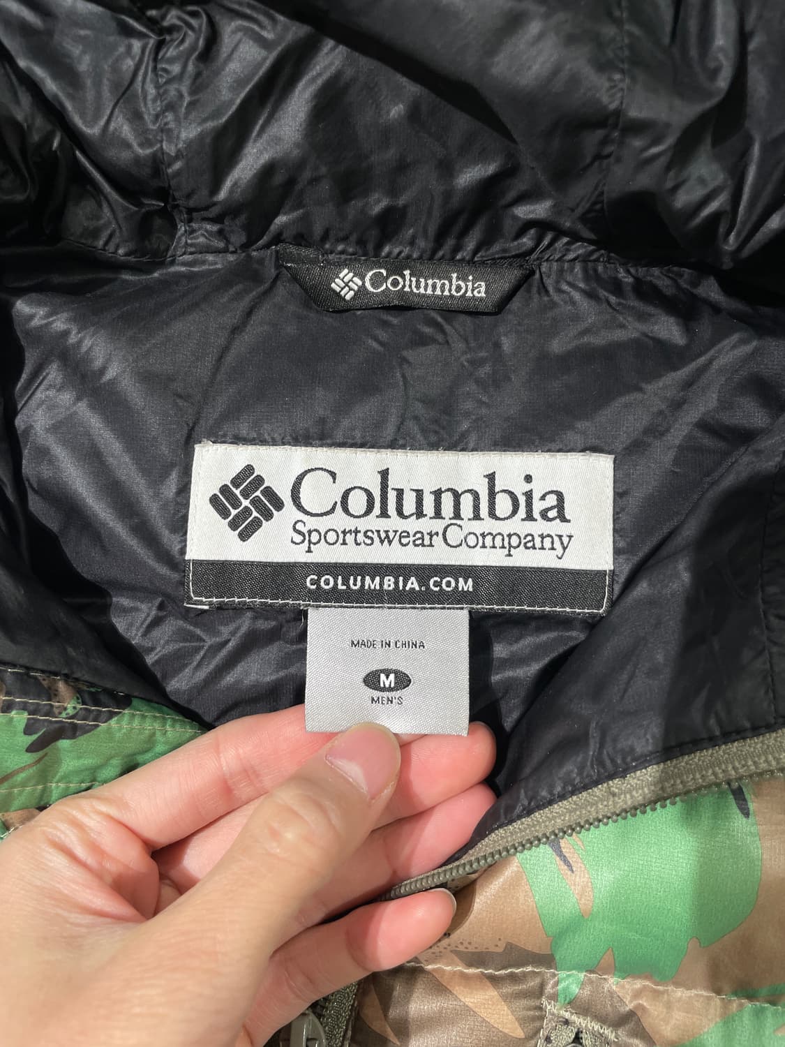 컬럼비아 카모플라쥬 구스 다운 투 웨이 후디 경량 패딩 상품이미지7