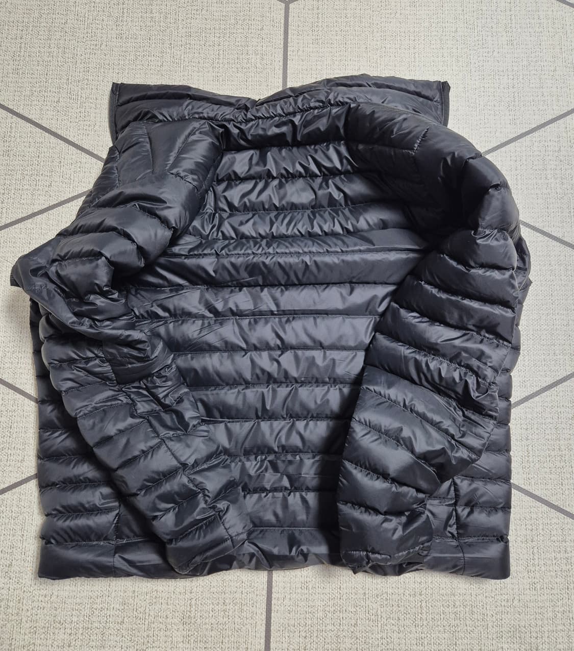 파타고니아 다운스웨터 경량패딩 블랙 L 상품이미지2