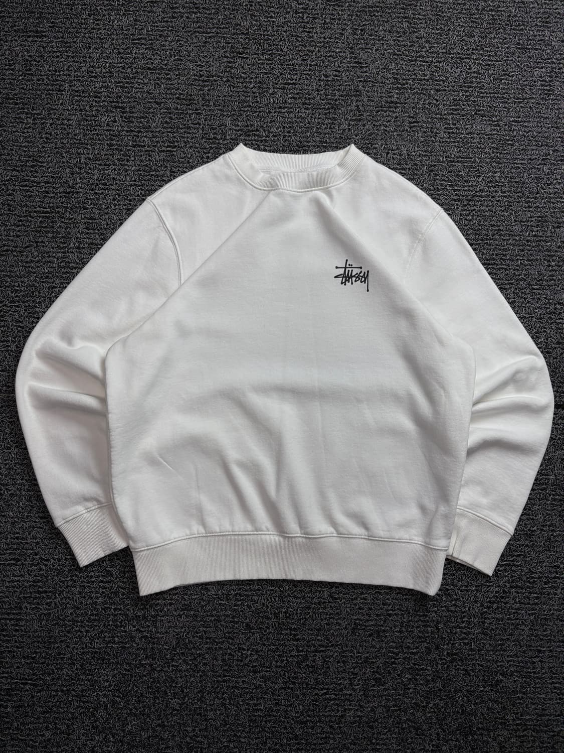 스투시 베이직 빅로고 미니멀 크루넥 스웻 셔츠 2042 상품이미지2