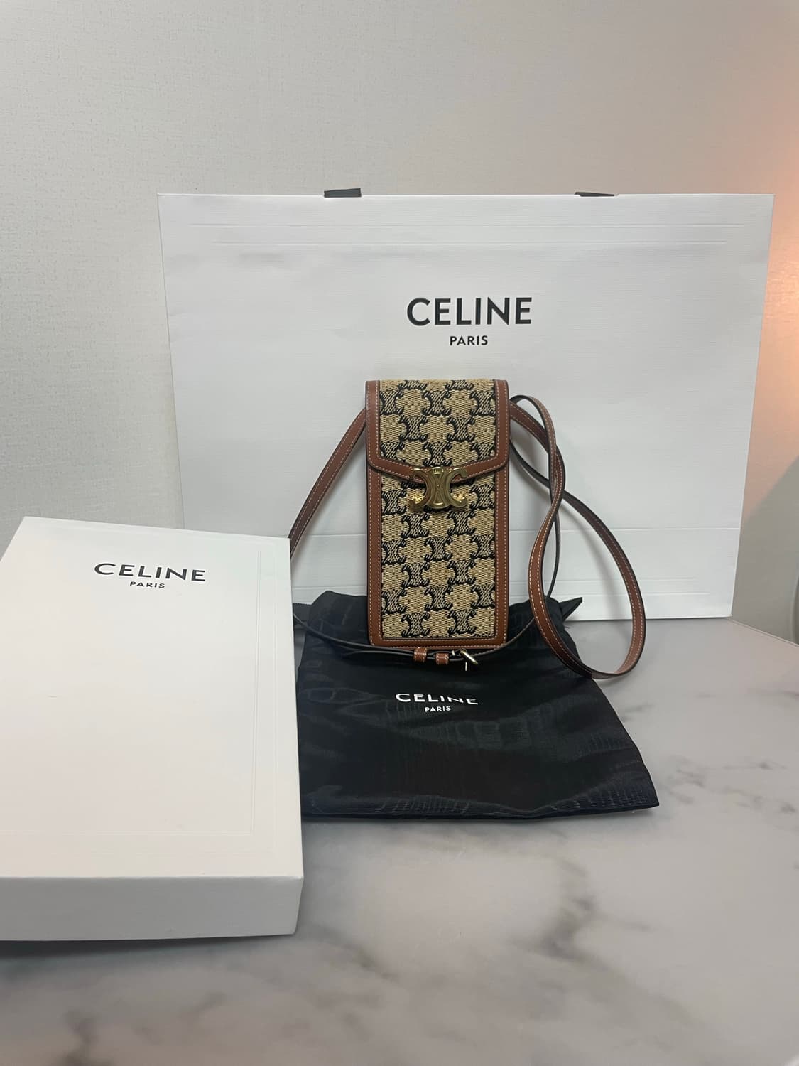 셀린느 트리오페  버티컬 폰 파우치 미니 크로스백 내추럴 탄 상품이미지5