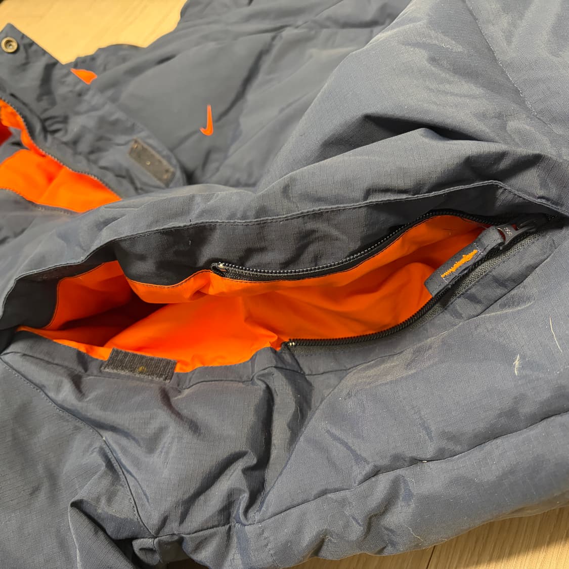 나이키 90s 올드스쿨 오렌지 스우시 네이비 푸퍼 패딩 상품이미지3