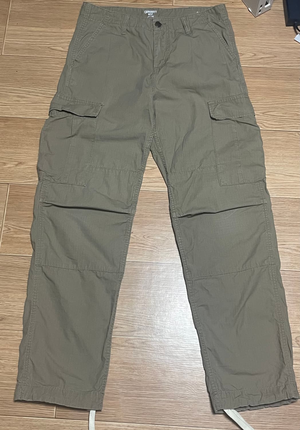 칼하트 wip 레귤러 카고 레더 상품이미지1