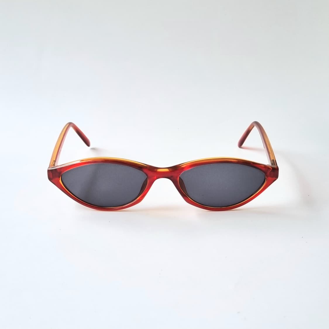 데드스탁 빈티지 무드의 슬림 캣아이 선글라스 상품이미지1