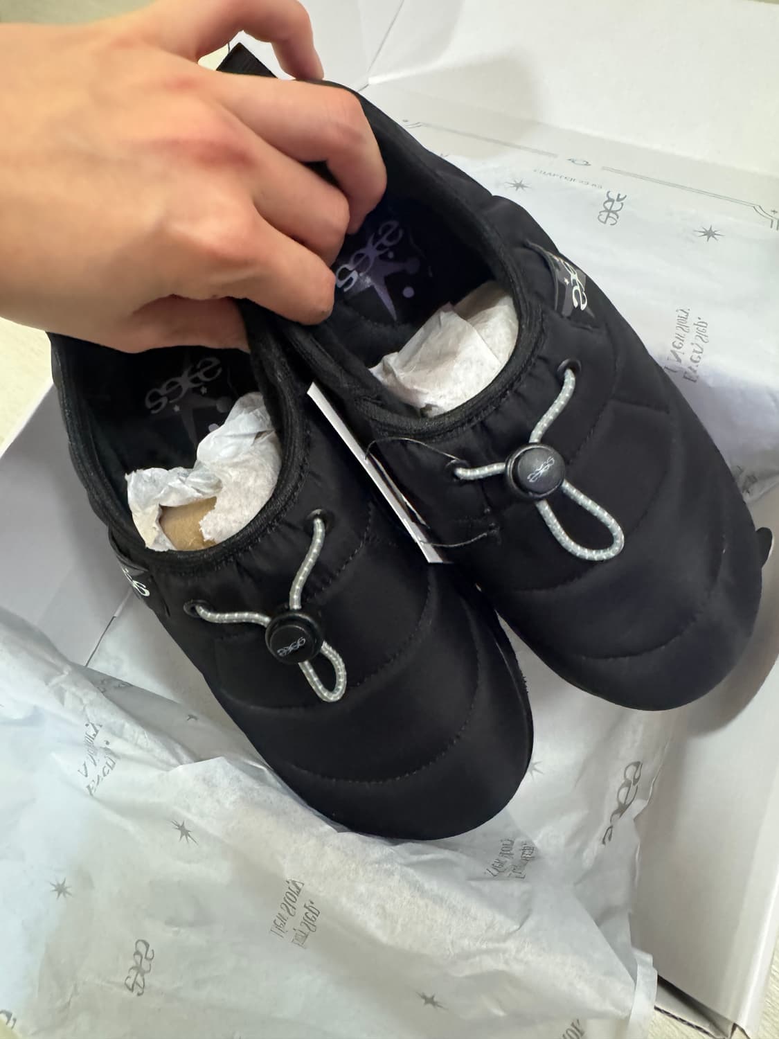 23.65 폴카1 V2 패딩 방한 슬리퍼 블랙 240 상품이미지8