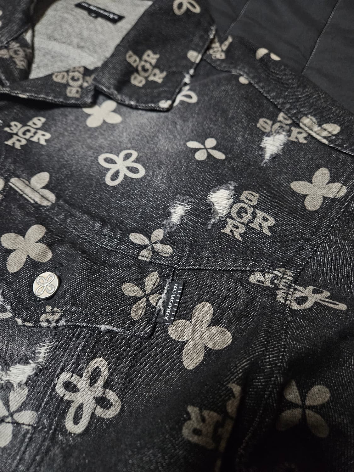 써저리 모노그램 클로버 트러커자켓 블랙 데님 M 상품이미지3