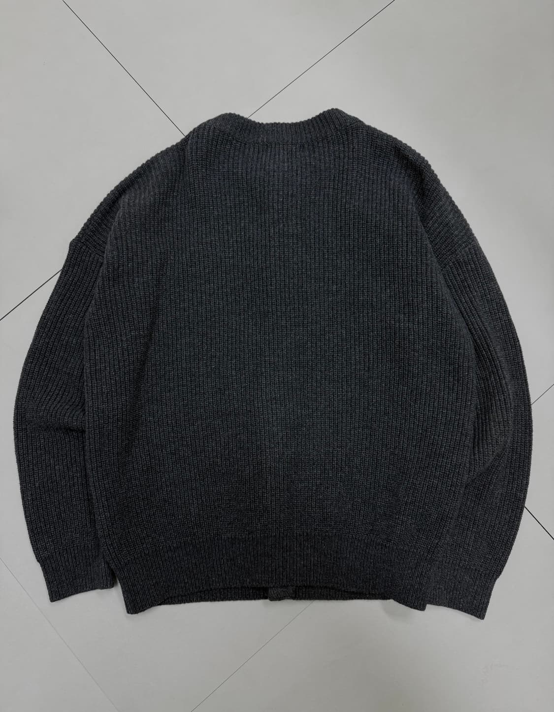 제로브너 미니멀 그레이 단추 니트 자켓 상품이미지5