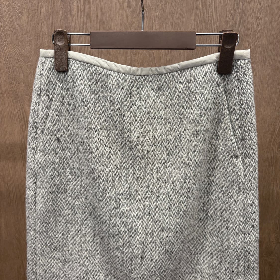 막스마라 헤링본 트위드 미디 스커트 사이드 포켓 H라인 라이트 그레이 상품이미지4