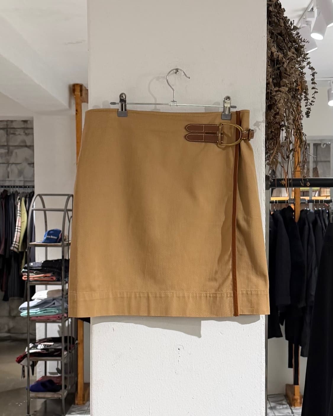 랄프로렌 베이지 코튼 트윌 레더 트림 랩 미니 스커트 상품이미지1